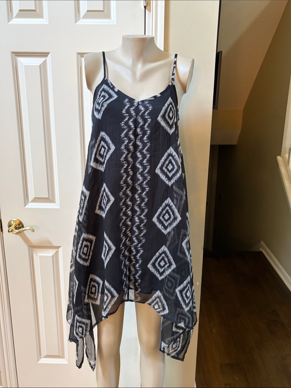 Billabong Black and White Geometric Handkerchief Dress, med
